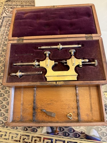Antikes uhrmacher drehmaschine - antikes, uhrmacher-drehmaschine