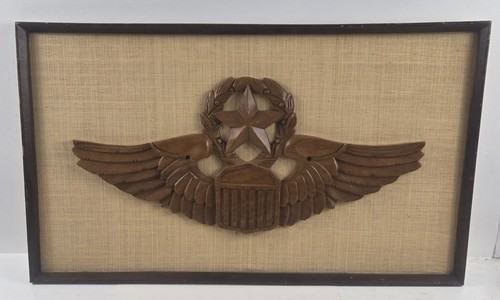 Distintivo legno con - distintivo, in