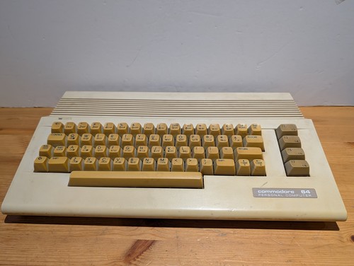 Commodore 64c home computer - 64c,