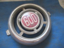 FIAT 600 - Fregio / Logo frontale calandra - Ricambio usato