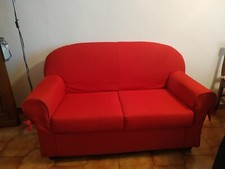 Divano 2 posti , tessuto rosso 150Lx90Hx75P  ottime condizioni pari al nuovo