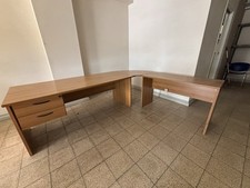 Scrivania ufficio usata. buone condizioni. Ritiro in sede, facile da montare.