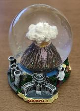 Palla di vetro con neve