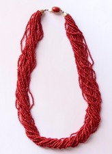 Collana vintage con perline di corallo