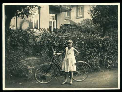 Ragazza con bicicletta anni - bicicletta,