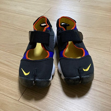 NIKE Air Rift
