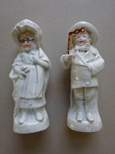 Porzellanfiguren mit Brille