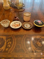 Lotto di piccoli oggetti decorativi vintage in ceramica, porcellana e alabastro