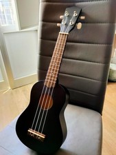 ukulele soprano nero come nuovo con custodia