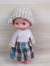 vecchia BAMBOLA GABAR con gonna e cappellino in plastica e vinile vintage di