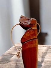 Calzatore In Legno Intagliato