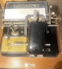 Macchina da scrivere a