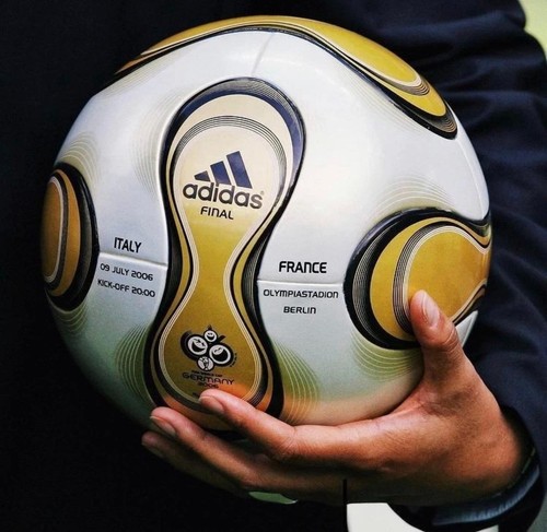 Nuovo pallone ufficiale - pallone, adidas