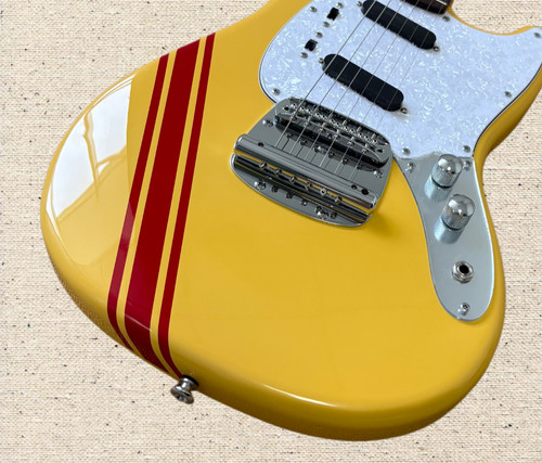 Chitarra elettrica giallo