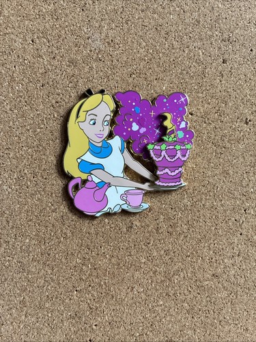 Spilla disney alice - alice, torta
