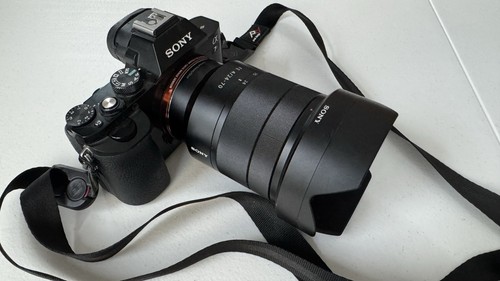 Sony alpha ilce con zeiss - r,