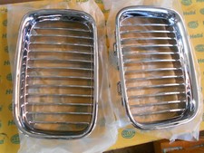 BMW E36 - Coppia griglie mascherina - Ricambio nuovo