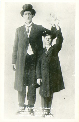 Cartolina uomo gigante big - cartolina,