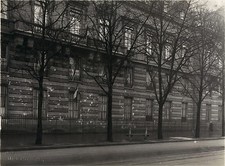 Edificio Pubblico Con Impatti