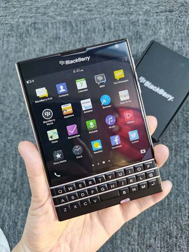 New blackberry passport q30 - 99%new,