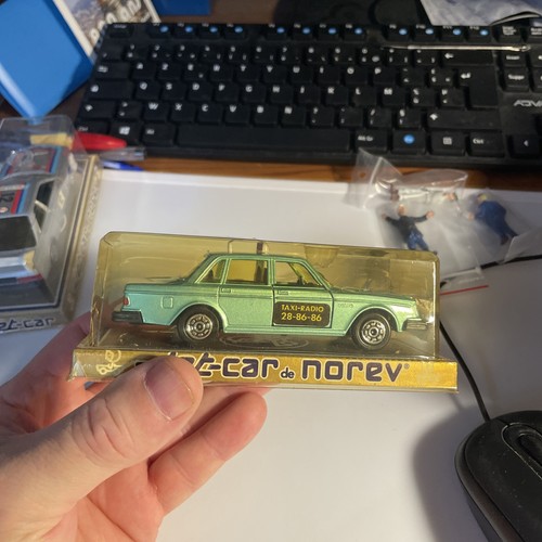 Norev jet car volvo taxi - 1/43,
