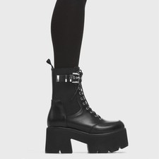 Sneakers Lamoda fino al collo