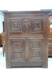 Elegante stipo rustico datato