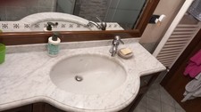 mobile bagno con lavabo e specchio Con Ripiano In Marmo