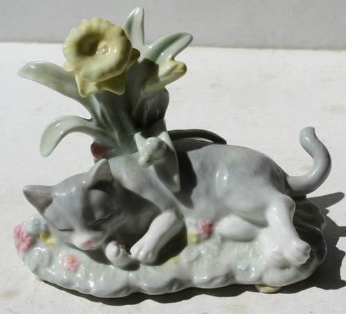 Statuina gatto che - , fiore