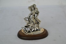 VECCHIA STATUINA IN MATERIALE ARGENTATO,FIRMATA