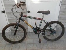 Vecchia bicicletta ragazzo