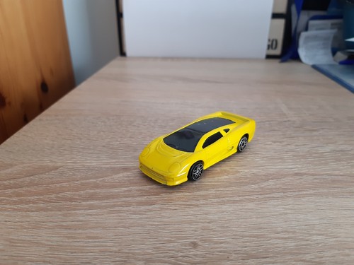 Jaguar xj220 yellow - yellow,