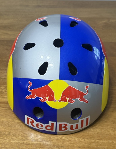Red bull skateboarding - red,