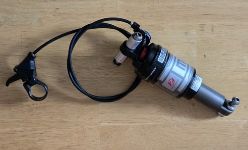 Ammortizzatore pneumatico