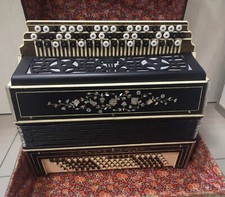 Vecchia fisarmonica sovietica