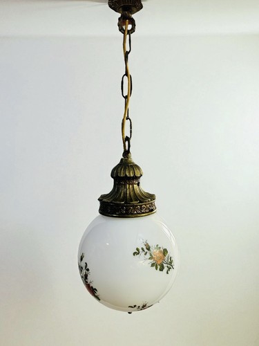 Antica plafoniera globo bianco