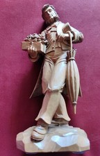 vecchia statua in legno