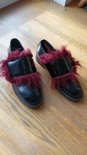 Scarpe lusso Marni in pelle nera tipo mocassino e fascia bordata in peluche 