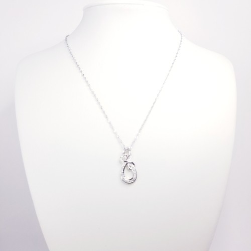 Collana con ciondolo infinito