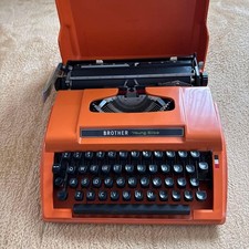 Macchina da scrivere Brother Young Elite con custodia USATA arancione...