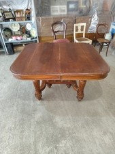 Tavolo antico allungabile in noce – fino a 2,80 metri – con prolunghe 