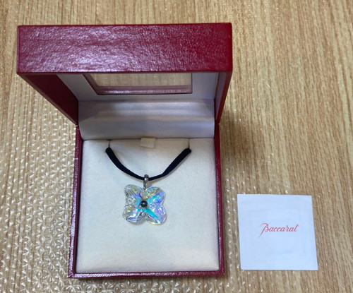 Collana con ciondolo farfalla