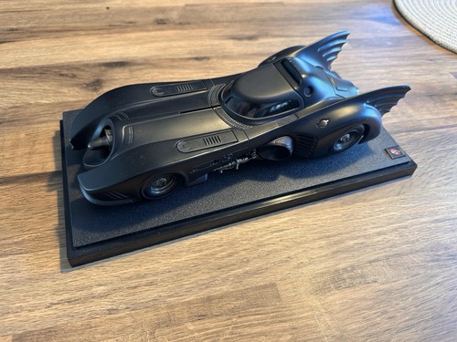 Hot wheels batmobile 18 - hot,