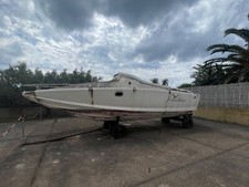 barca a motore usata, mt. 6 circa, bianca in vetroresina, cabinata