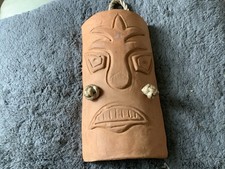 Favoloso albero viso in terracotta argilla Tiki / polinesiano. Appendiabiti da parete per esterno 