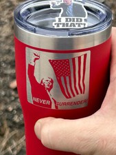 Tazza Bicchiere Trump Assassination 2024 Pugno Mai Arrendersi 20 oz 47% di sconto confezione da 10