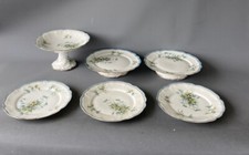 Due alzate e Piatti Antichi In porcellana con fiorellini azzurri con difetti