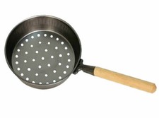 PADELLA FORATA IN FERRO CALDARROSTE CASTAGNE CON MANICO LEGNO D. 30 CM (01569)