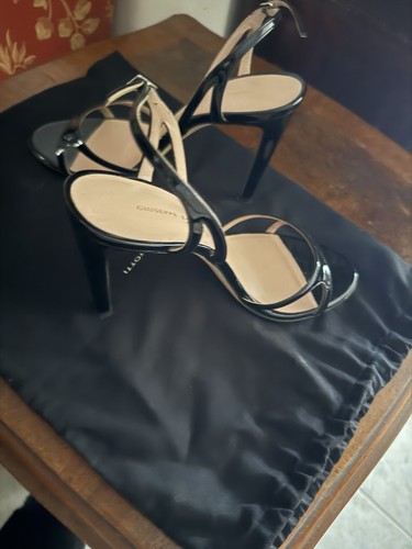 Décolleté stiletto - , in