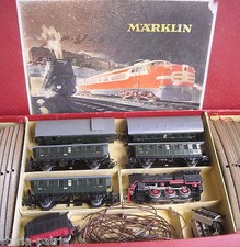 GIOCHI D'EPOCA_FERROVIE_TRENI_TRENINO_MOTRICE_VAGONI_BINARI_DA COLLEZIONE_UTILE